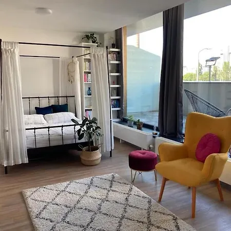Utulny A Moderny Atelier S Terasou * Братислава
