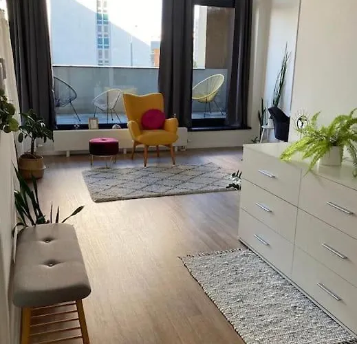 Utulny A Moderny Atelier S Terasou شقة