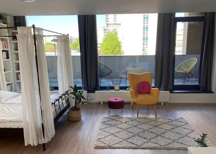 Utulny A Moderny Atelier S Terasou شقة براتسيلافا